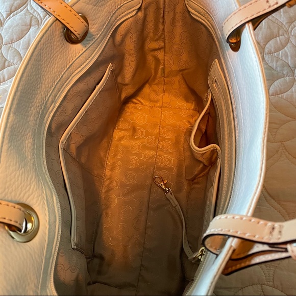 NWT Vanilla Micheal Kors Purse - Picture 5 of 7